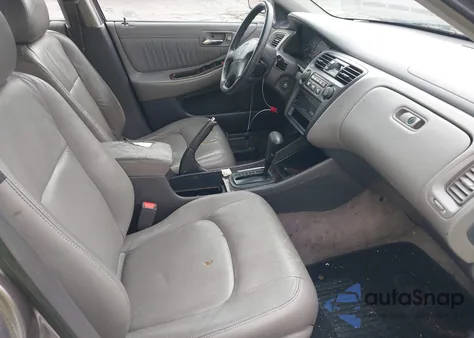 2000 Honda Accord 2.3 Ex from USA, damaged, VIN 1HGCG6685YA088379